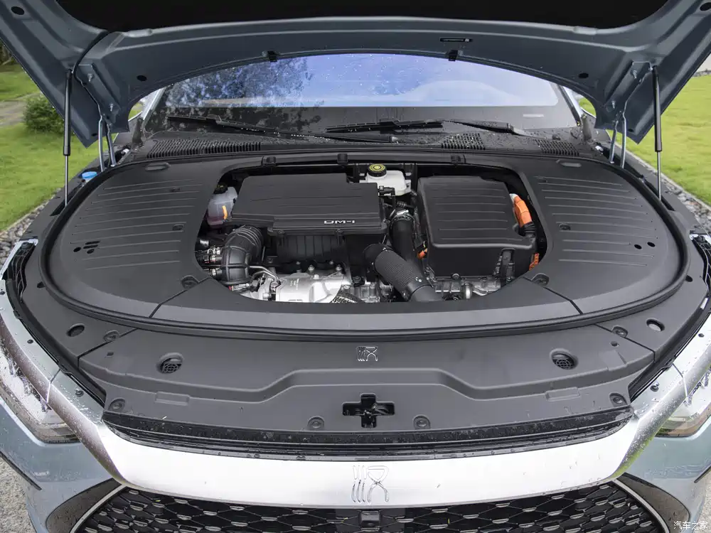 "BYD Han EV electric motor and powertrain system with 0-100km/h acceleration and long-range battery technology