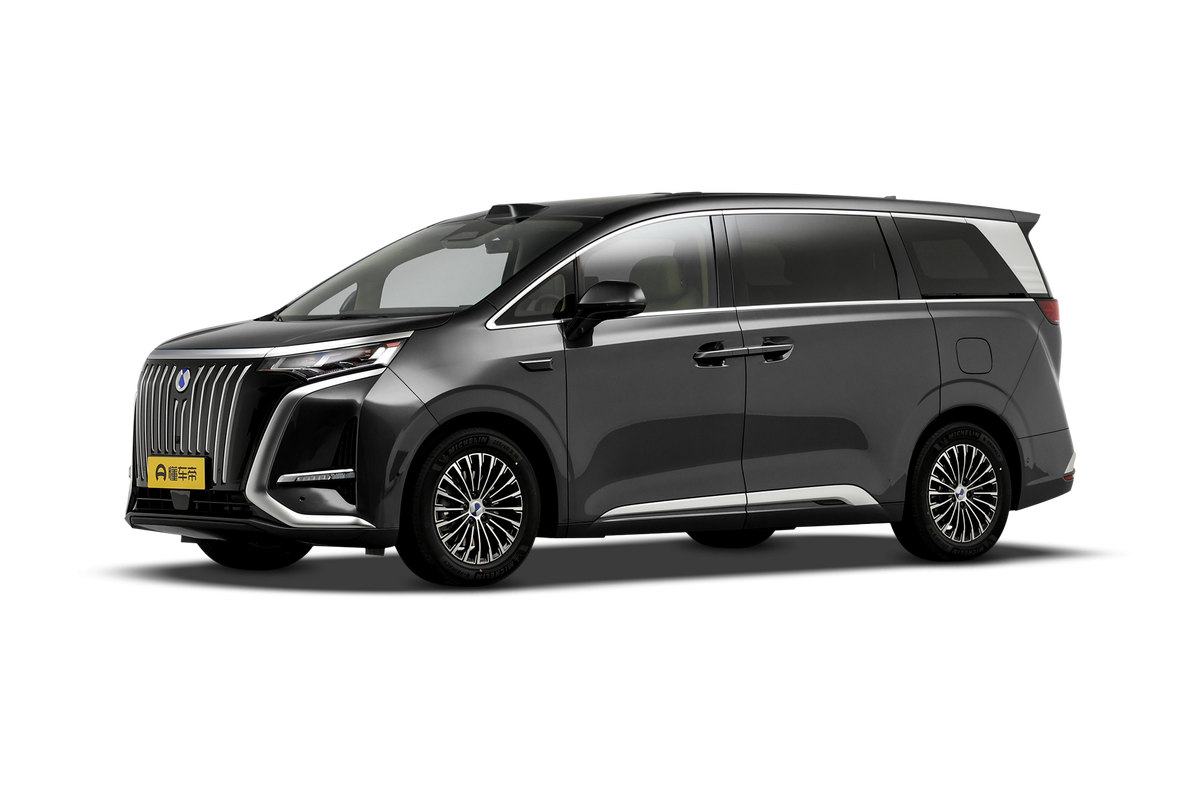 Denza D9 EV 600 silver electric MPV with sliding doors and chrome grille